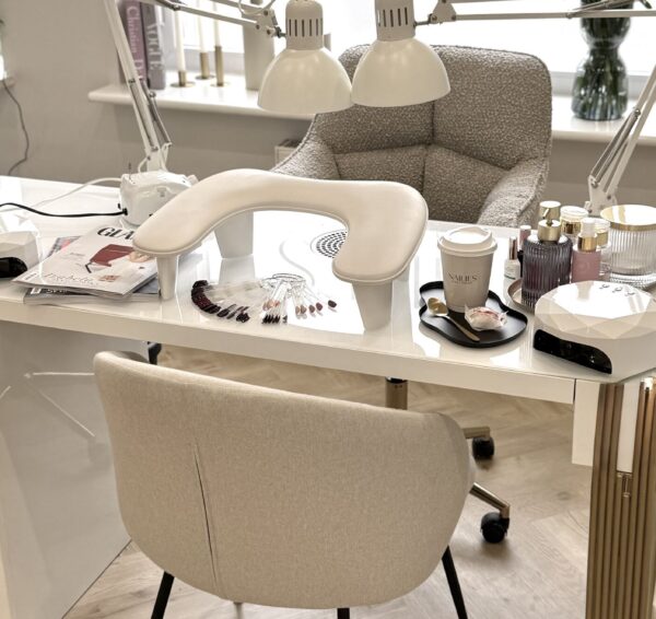 manicure pedicure Łódź Chojny Nailies opienie gdzie zrobic paznokcie w Łodzi najlepszy salon manicure Łódź