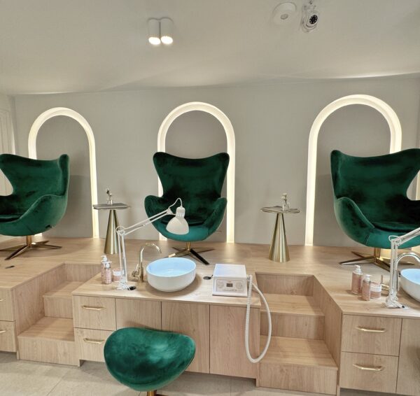 Salon kosmetyczny Łódź manicure pedicure hybrydowy mezoterapia dermapen henna pudrowa regulacja brwi trycholog Nailies Beauty Concept Karolina Ryszkiewicz